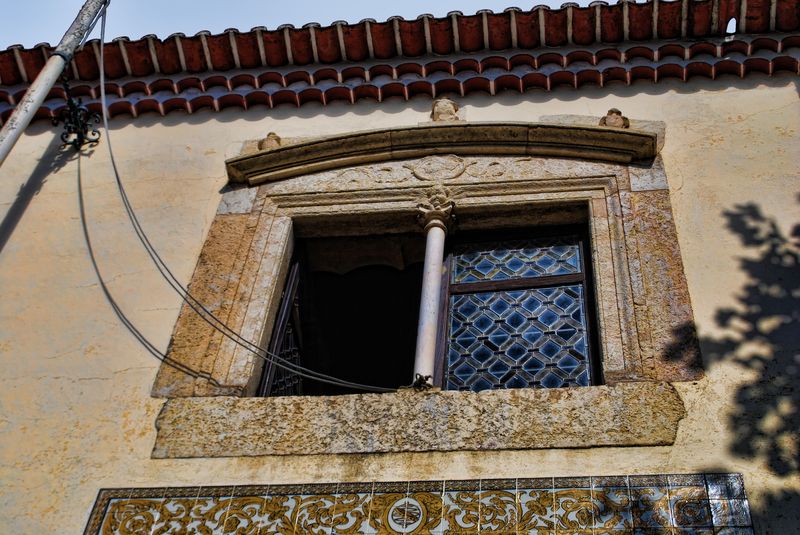 Old window of the "Comissão de Iniciativa e Turismo" in Tomar